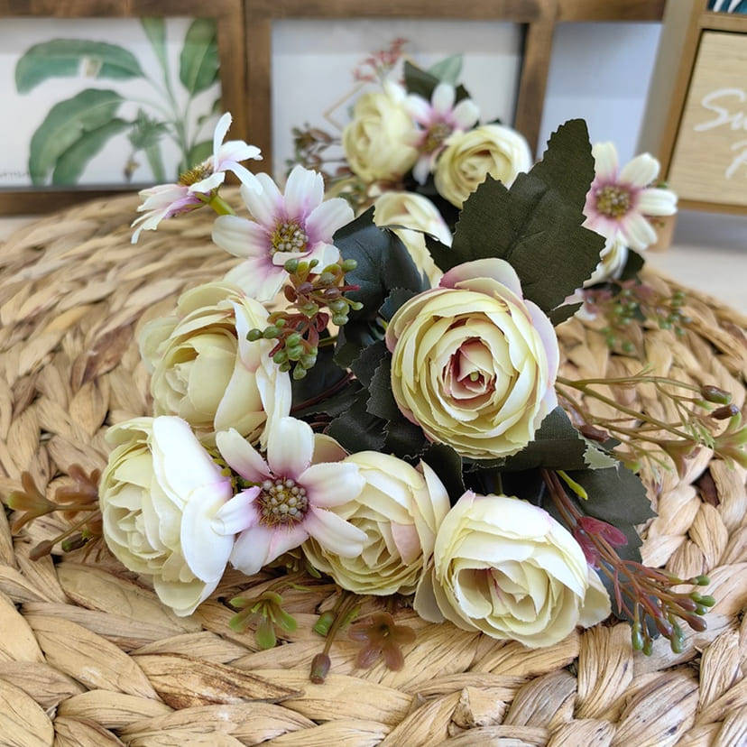 Искусственные цветы в Нефтегорске | Цветы искусственные «Камелии с мелкоцветом», сиренево-молочные, букет