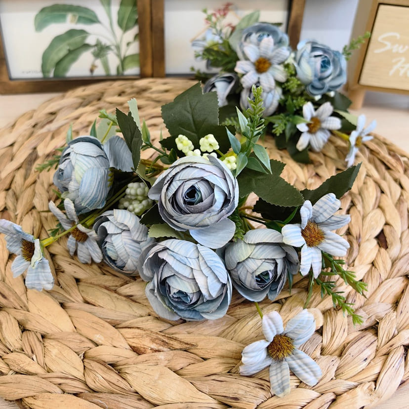 Искусственные цветы в Нефтегорске | Цветы искусственные «Камелии с мелкоцветом», голубые, букет